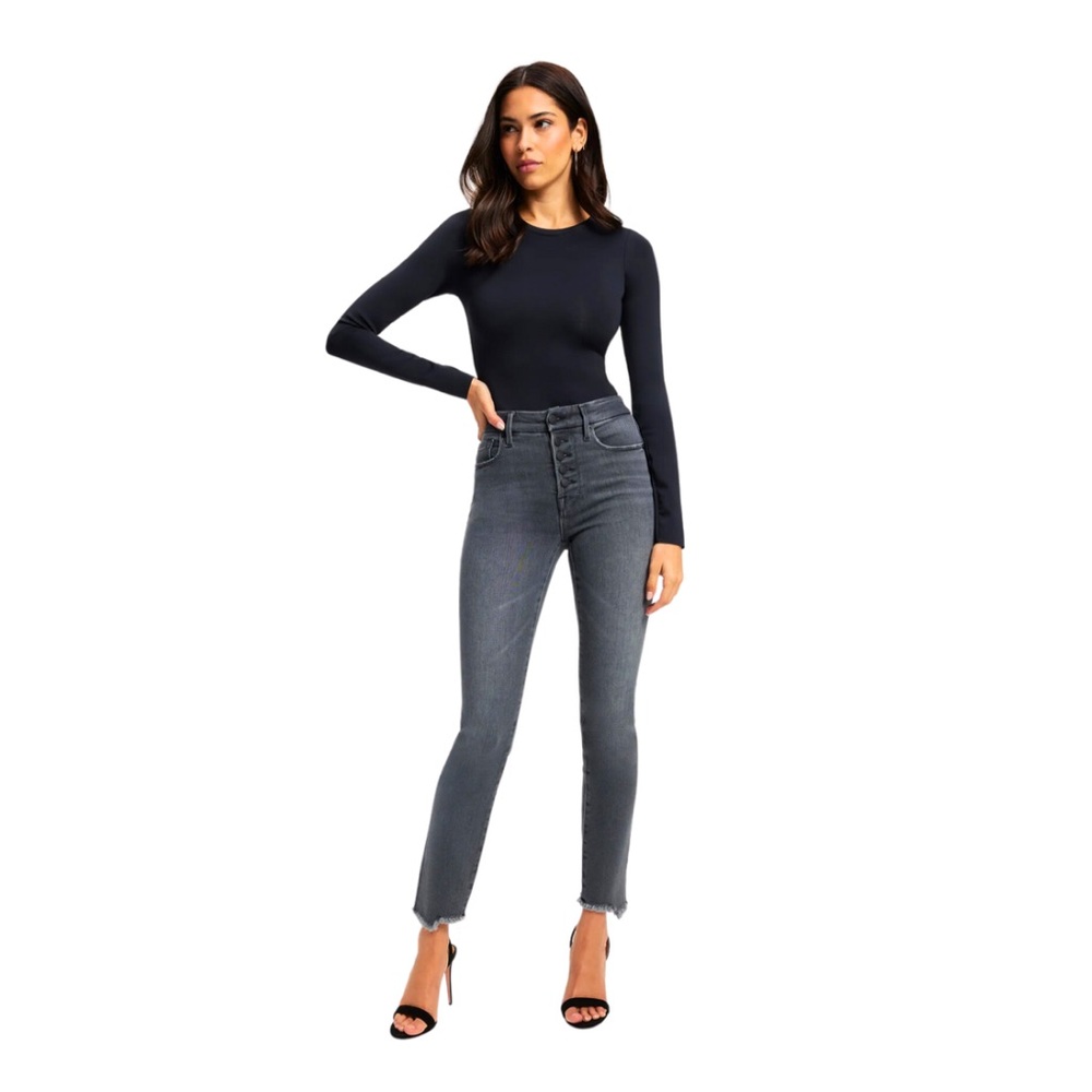 NWT’s🏷️ Good American Good Legs Exposed Button Frayed Ankle Cigarette Jeans 👖 🤩